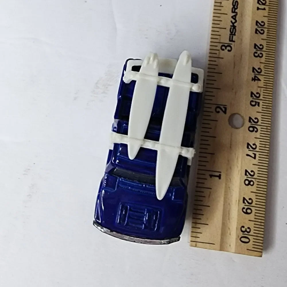 Hot Wheels die cast  Hummer H3T Concept  Surf’s Up 2004 collectable